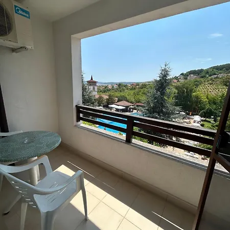 Harmony Hills Tomovi F43 * Rogachevo